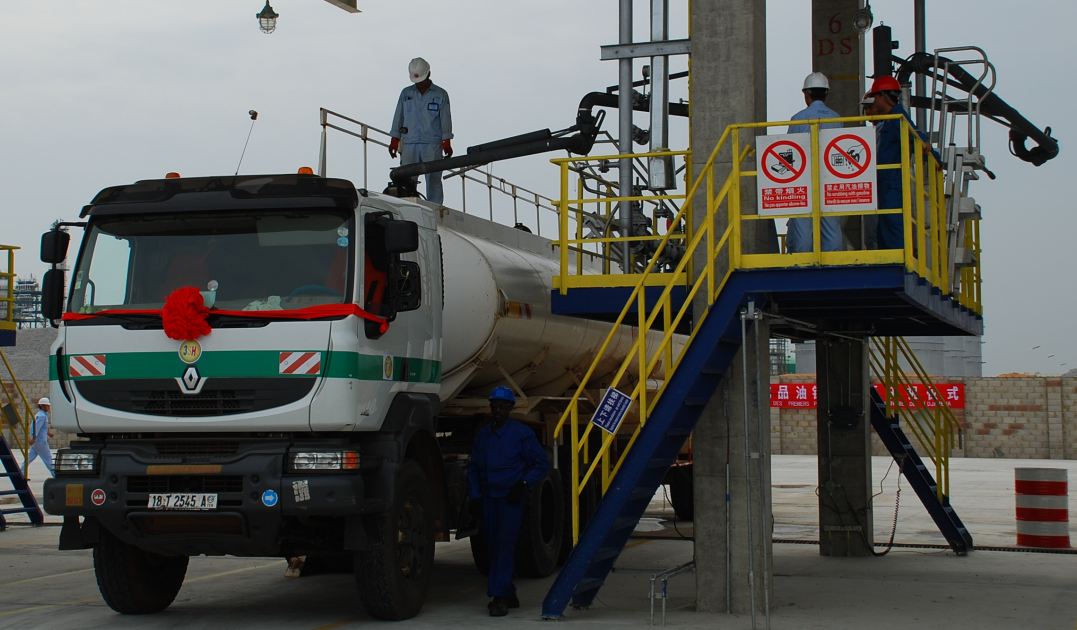 上裝鶴管裝車現場圖